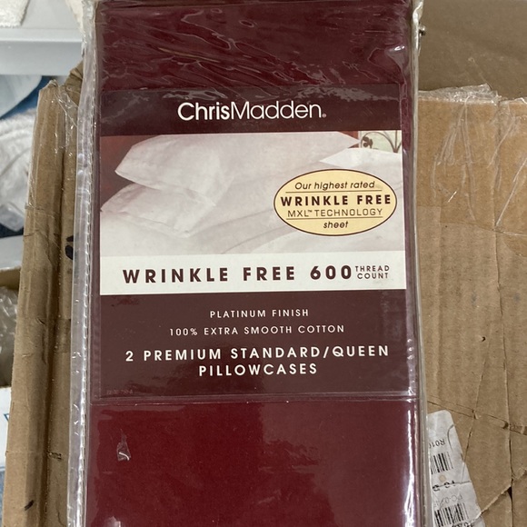 Chris Madden 600 thread count standard queen pillowcases brand new - Picture 3 of 3